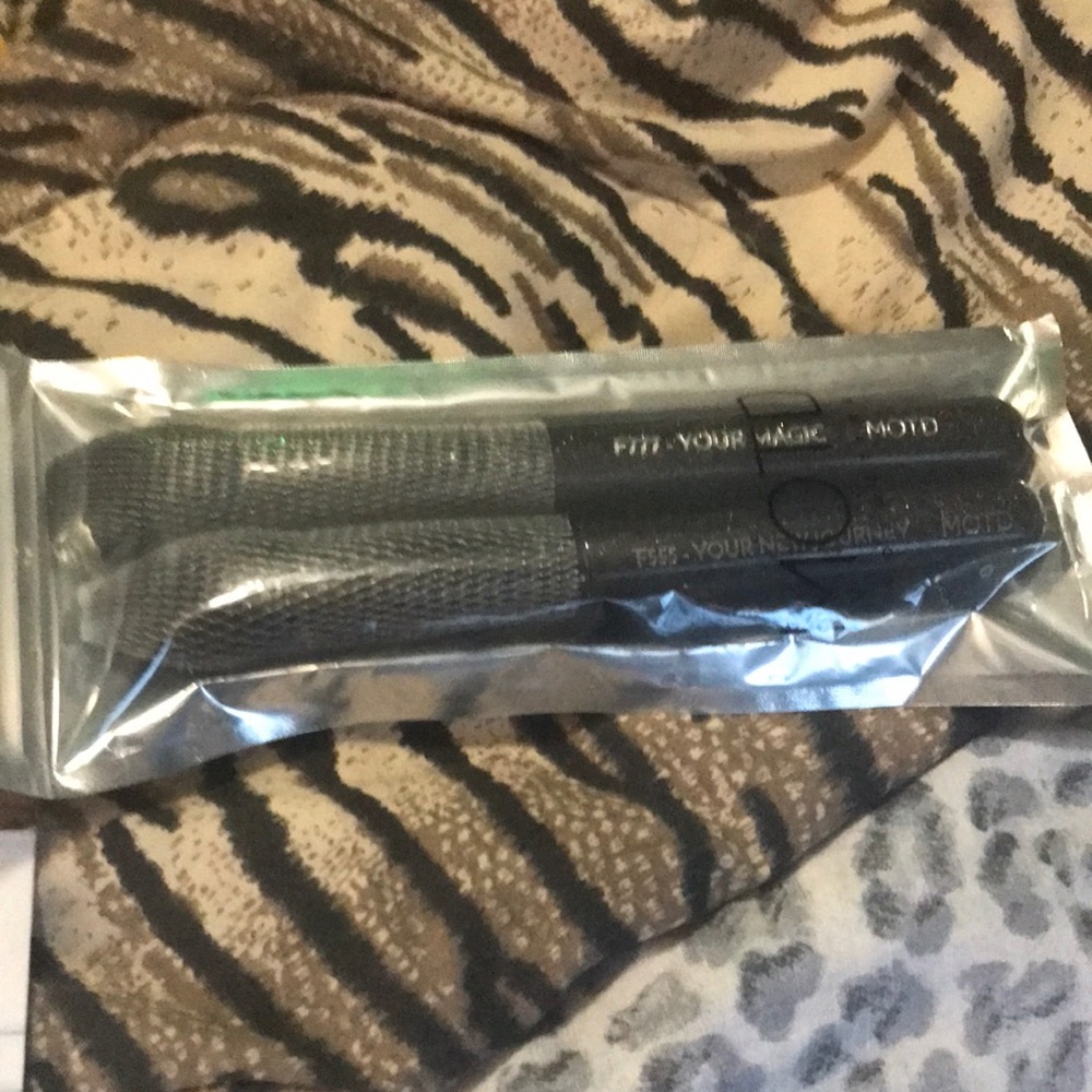 MOTD Cosmetics Manifest Face Brush Set  New/Never opened